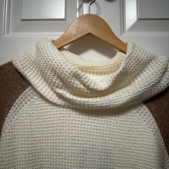 Market & Spruce Sweater - Picture 2 of 8